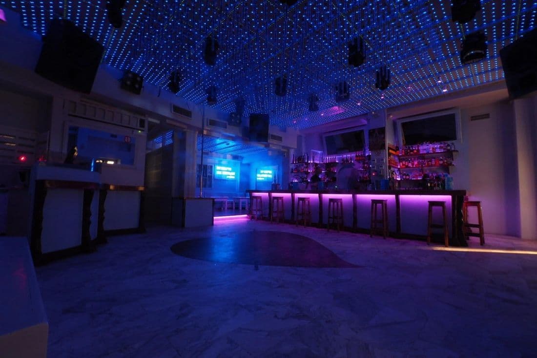Skandinavian bar | The historic bar of Mykonos with daily outstanding music image 2