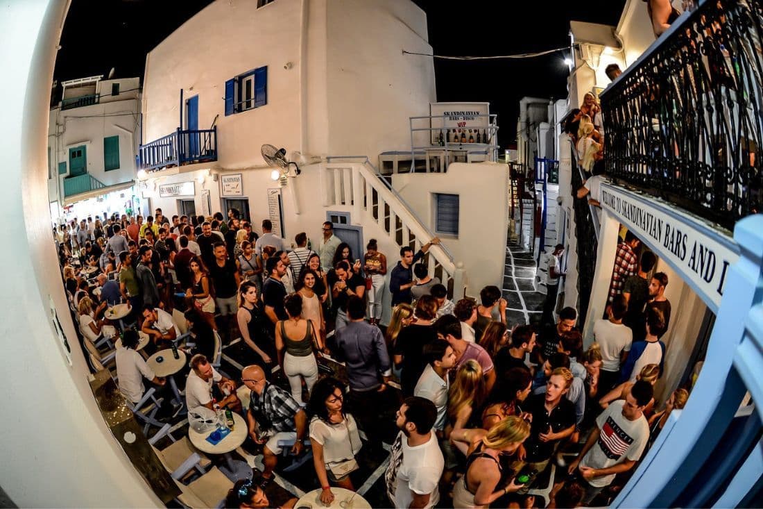 Skandinavian bar | The historic bar of Mykonos with daily outstanding music image 3